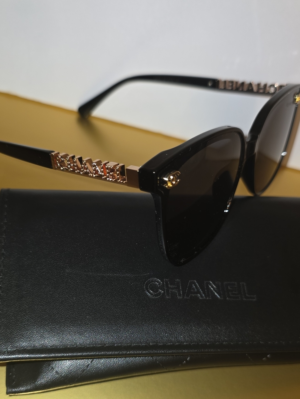 CHANEL Black Sunglasses with Gold Chain-Style Temples